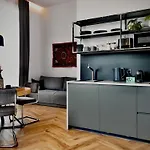 Lujza B Studio 43